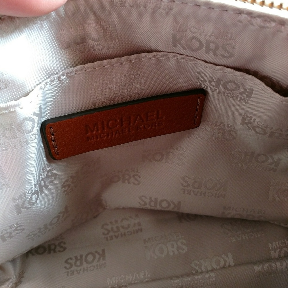 Michael Kors wristlet - Picture 5 of 6